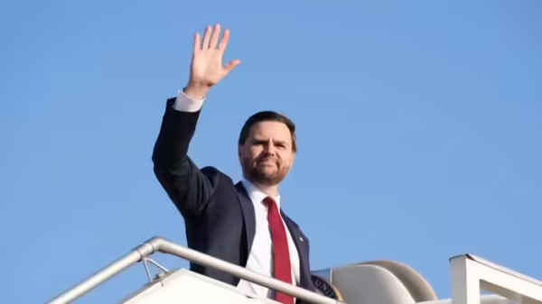 JD Vance: अमेरिकी उपराष्ट्रपति जेडी वेंस का पाकिस्तान दौरा स्थगित, ईरान की चुप्पी के बाद ट्रंप प्रशासन का फैसला