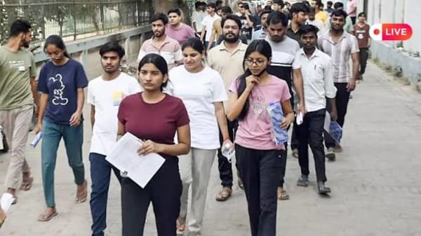 नीट परीक्षा कराने में क्या कोई ख़ामी है जिससे बार बार हो जाता हैं पेपर लीक?