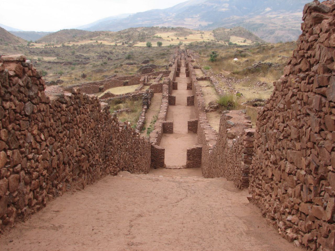 Autor: AgainErick, Wikimedia Commons | Complejo arqueológico de Piquillacta