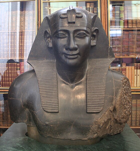 La estatua de Ptolomeo I, el faraón del antiguo Egipto, se encuentra ahora en el Museo Británico de Londres
