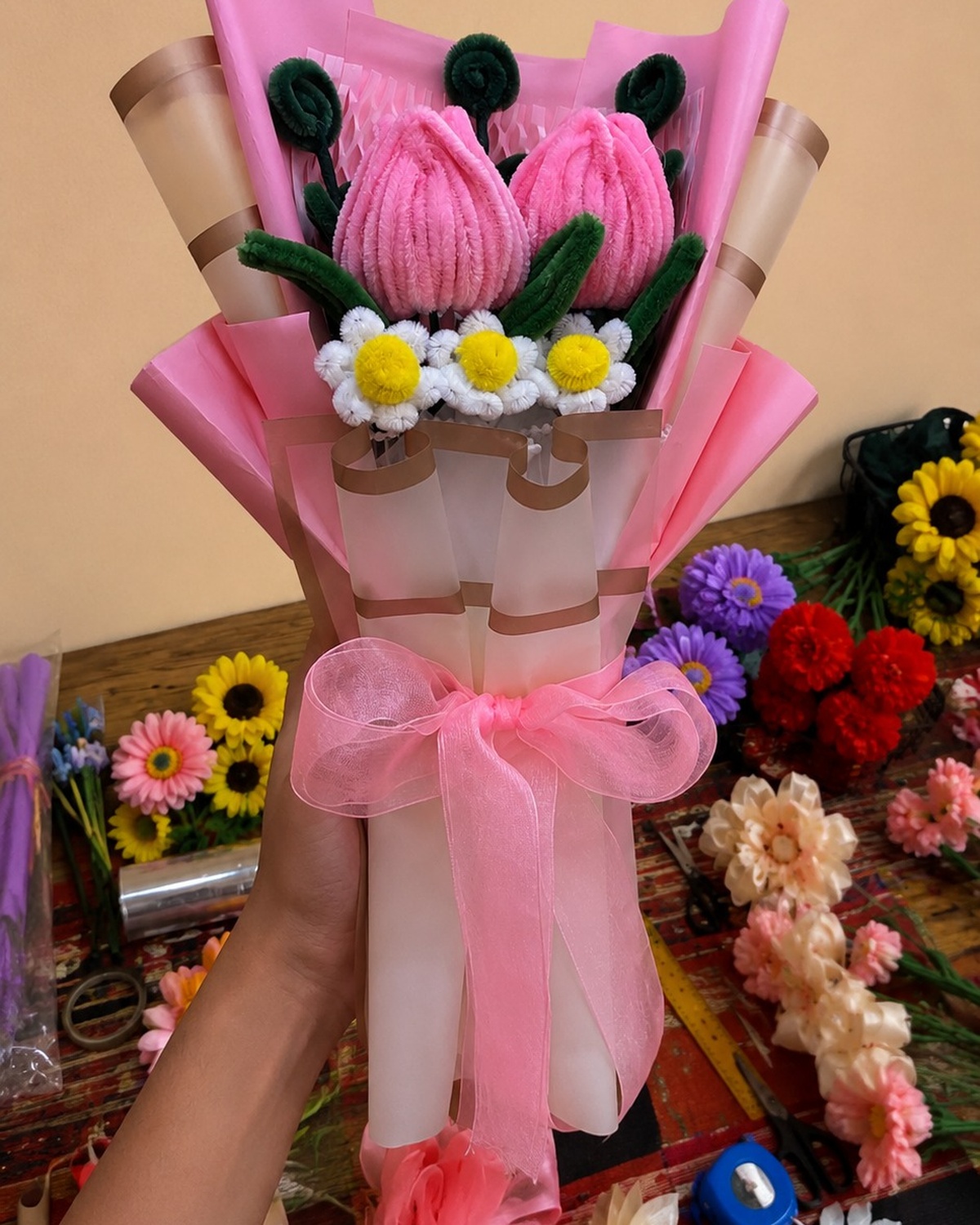 Daisy Tulip Affair thumbnail 3