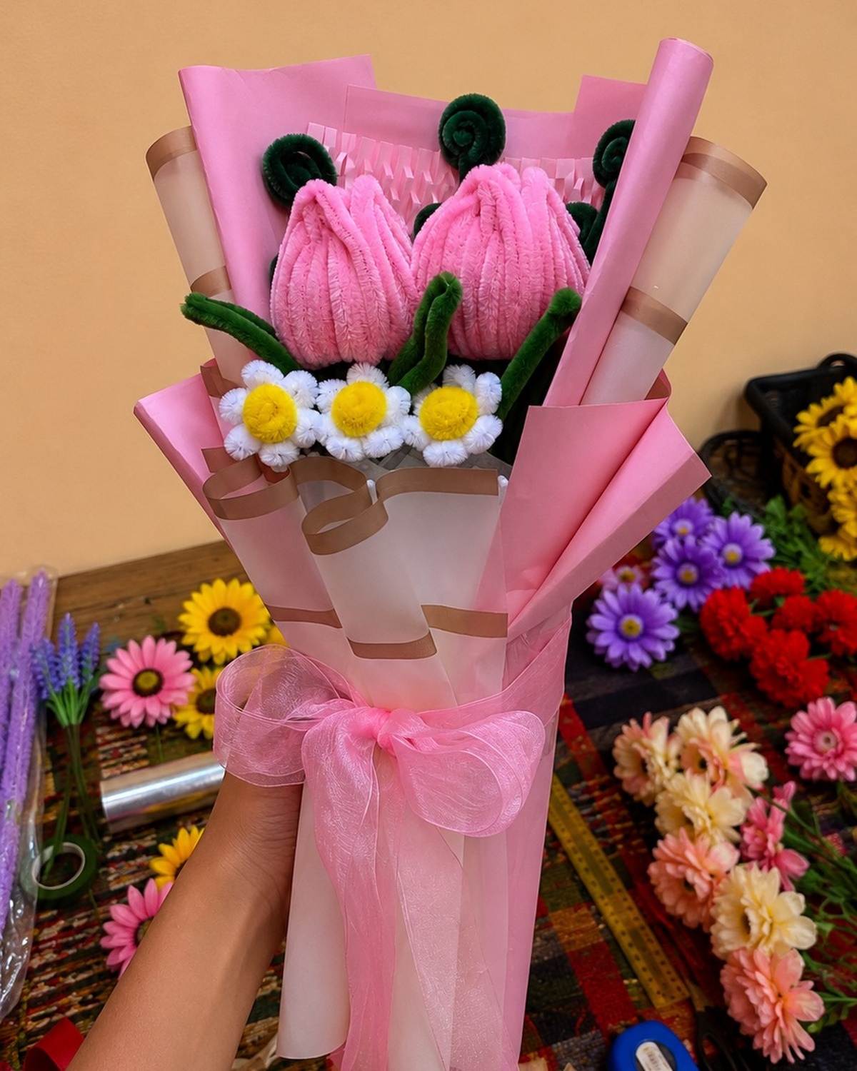 Daisy Tulip Affair thumbnail 5