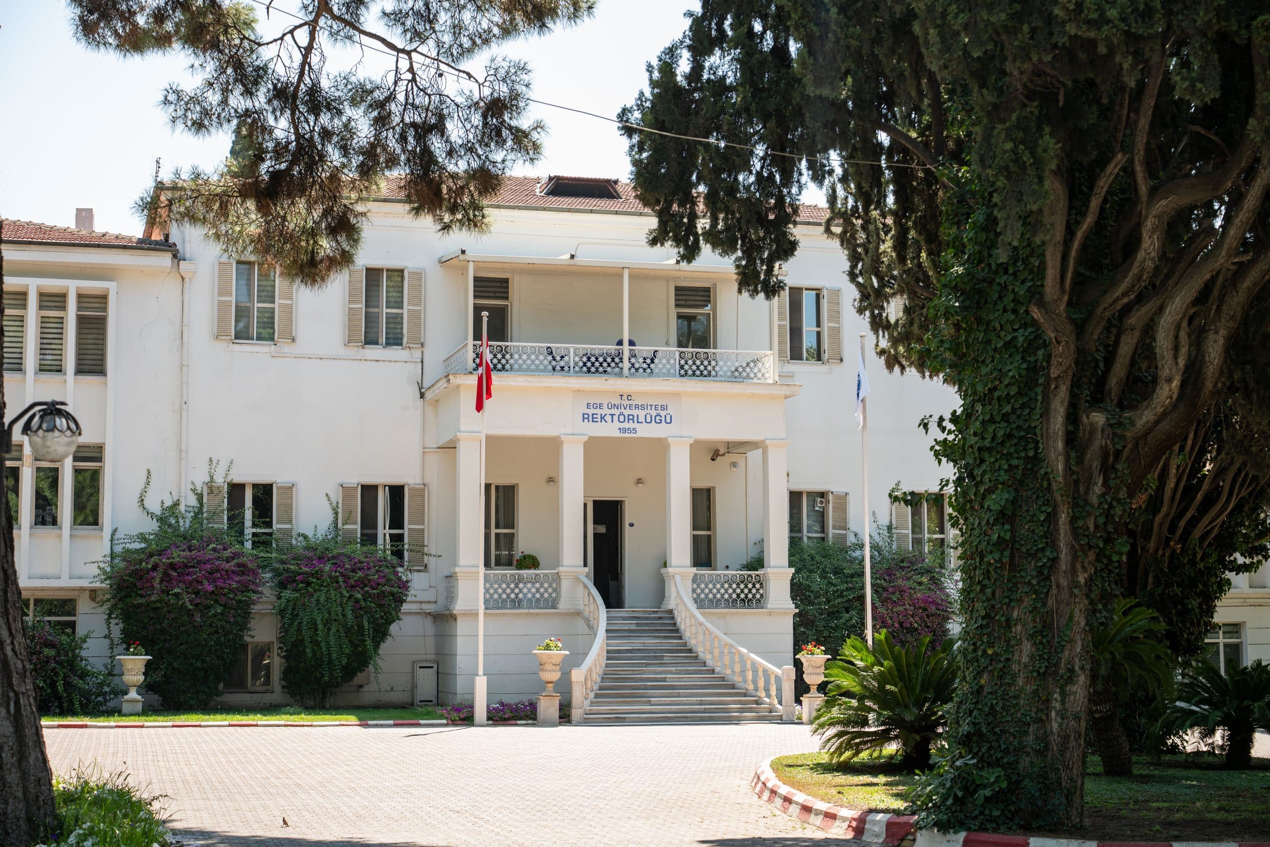 C. Whittall Köşkü (Büyük Ev)