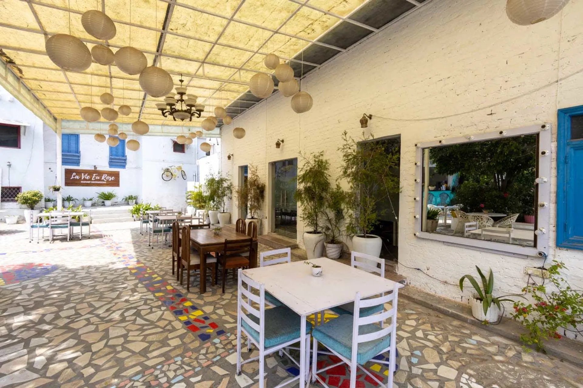 La Vie En Rose Coworking and Cafe 3