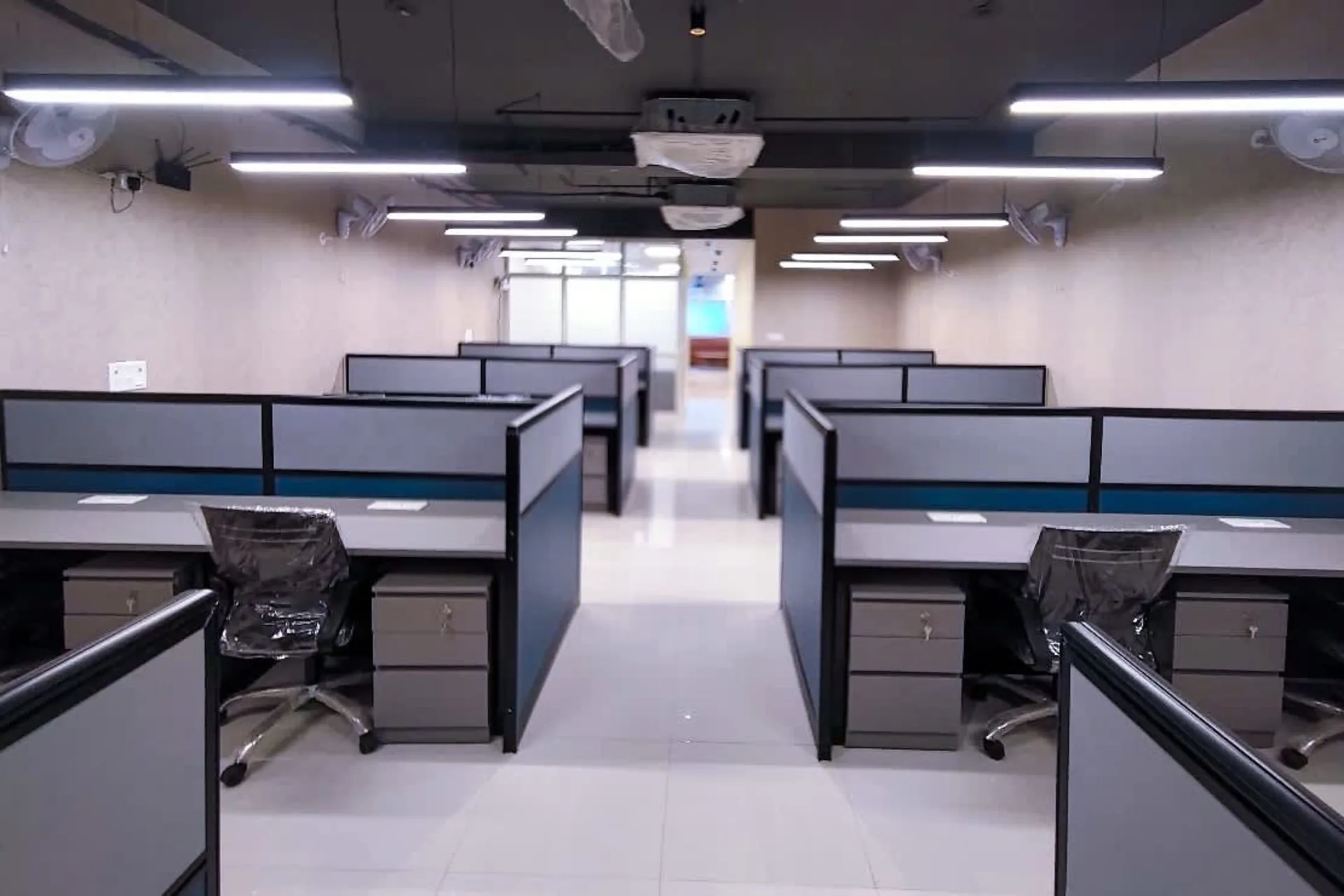 Nearby Desk 5