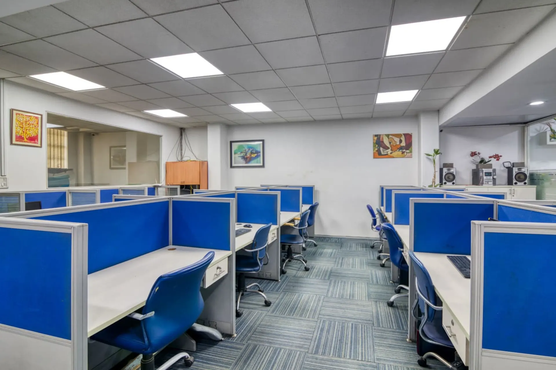 Symmetrical Coworking 7
