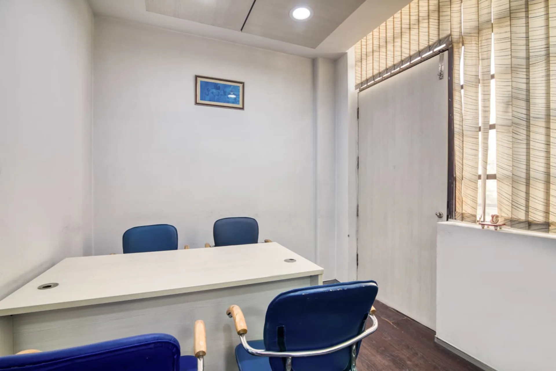 Symmetrical Coworking 4