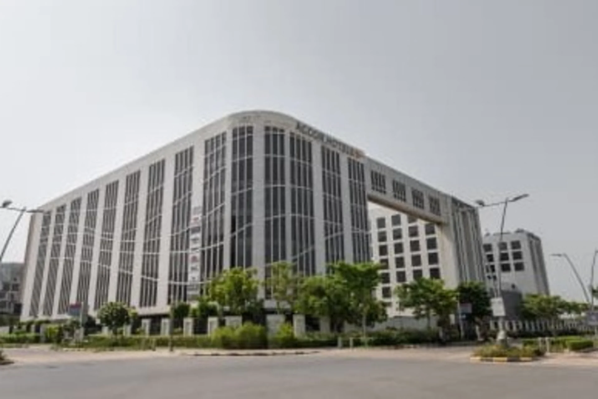 Regus - Caddie Commercial Tower