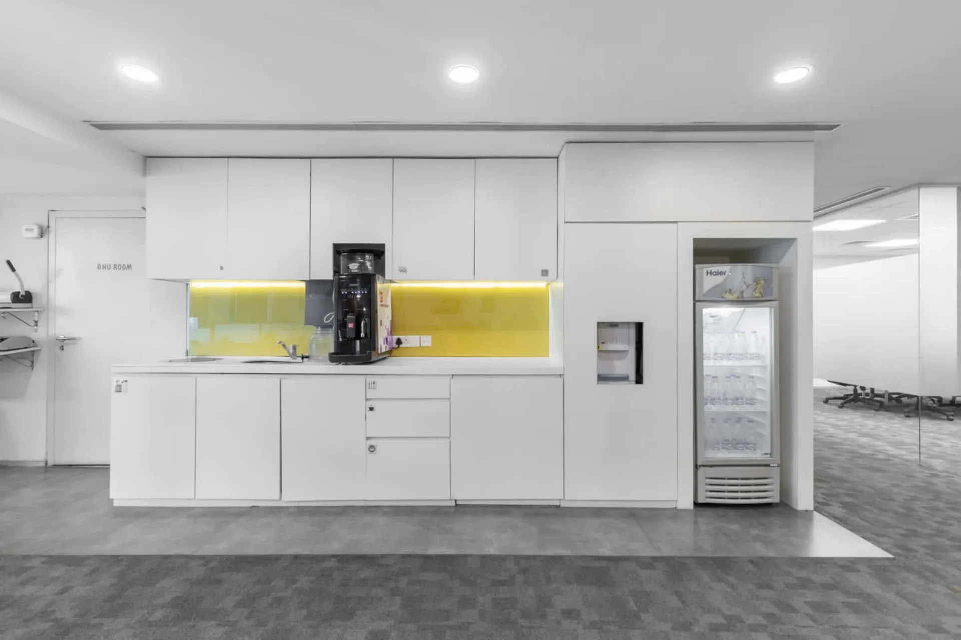 Regus - Caddie Commercial Tower 4