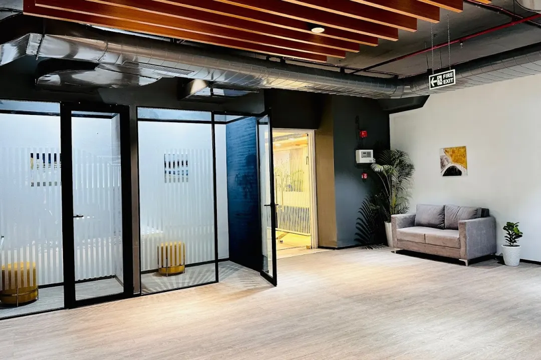 Mooz Coworking - Ambience Mall 5