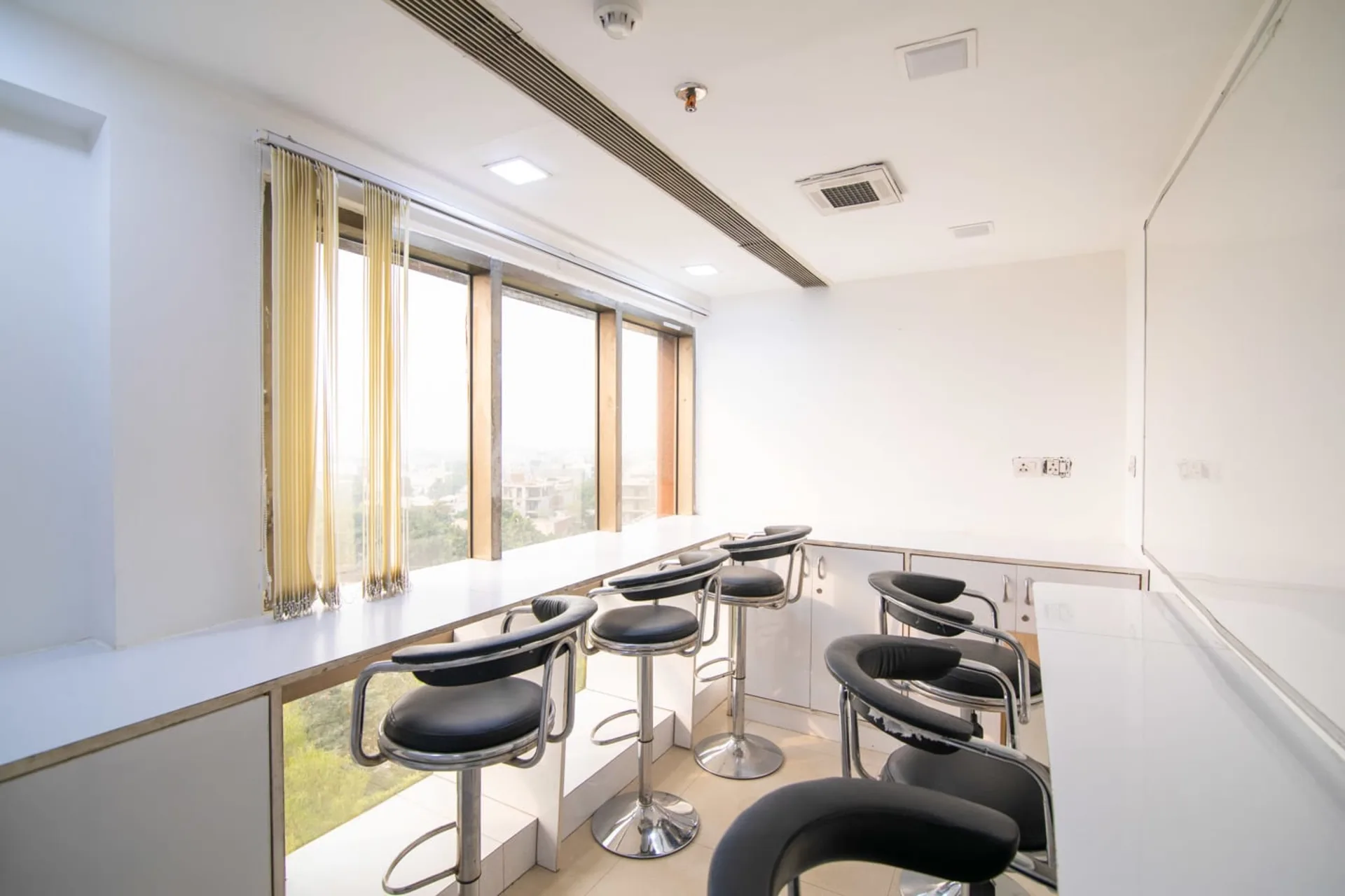 Team Co.Work - Palm Court 3