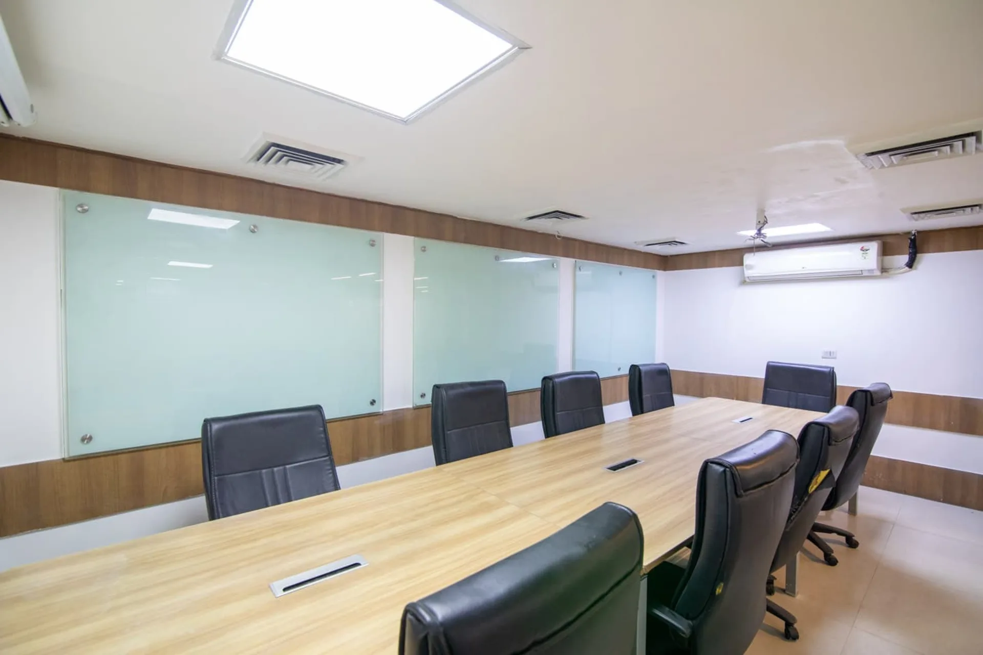 Team Co.Work - Palm Court 4