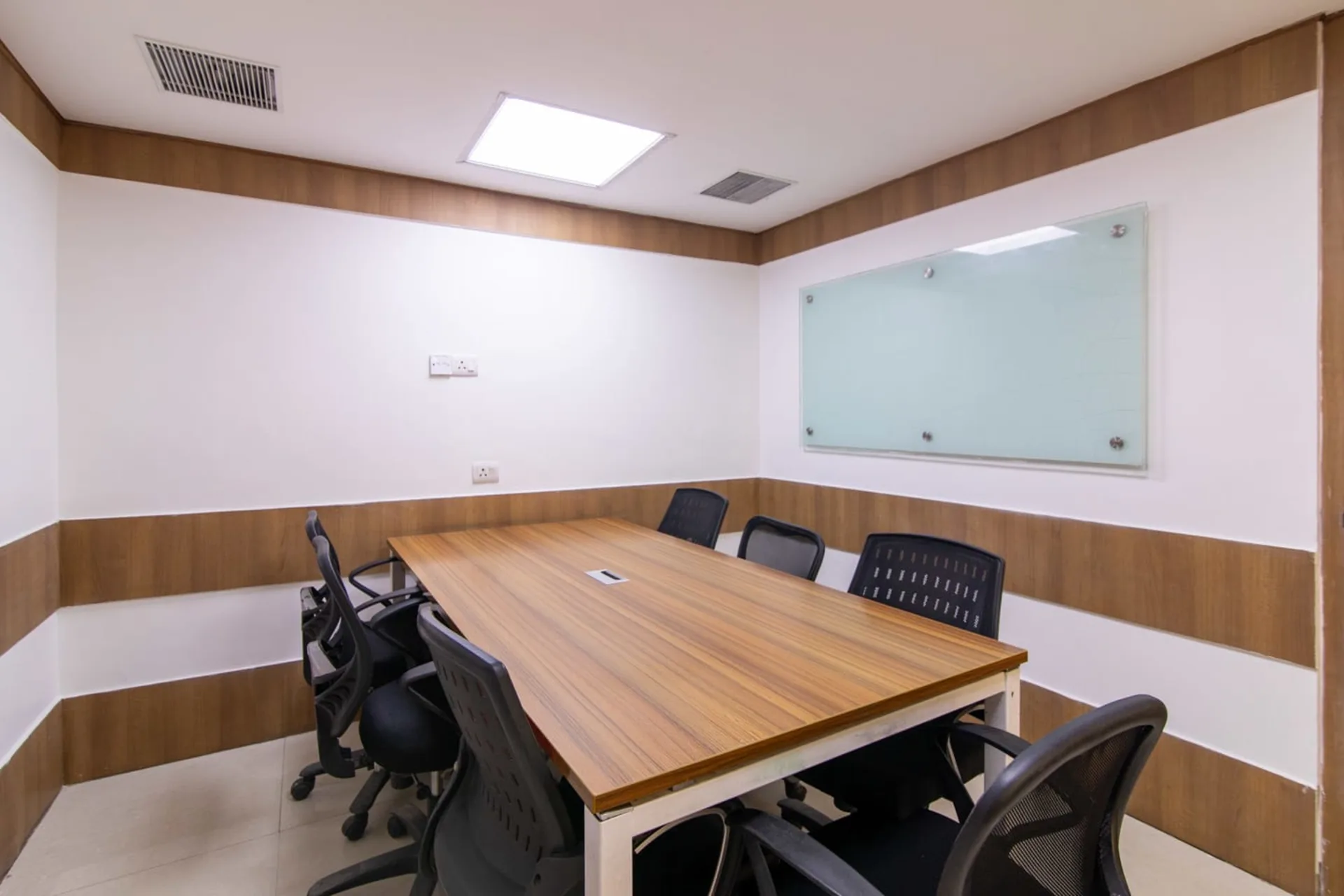Team Co.Work - Palm Court 6