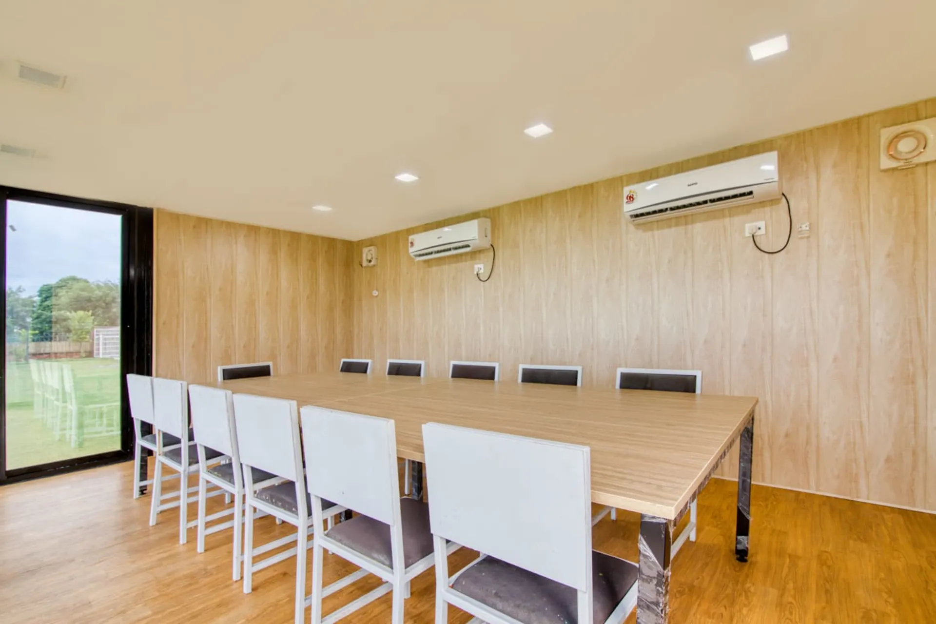 THE UNIT CO-WORKING by IDEASHACKS 5