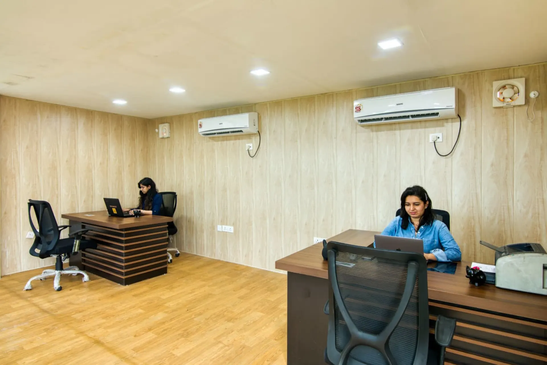 THE UNIT CO-WORKING by IDEASHACKS 4