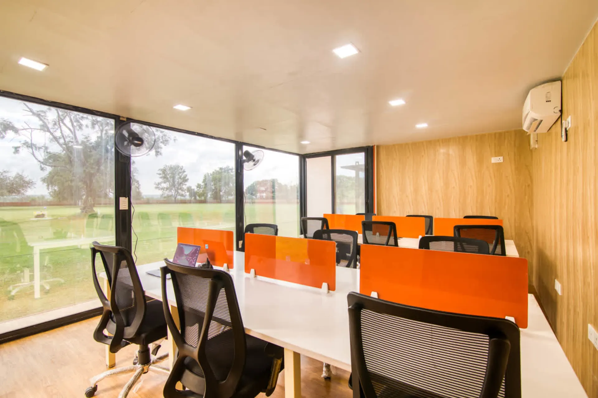 THE UNIT CO-WORKING by IDEASHACKS 12