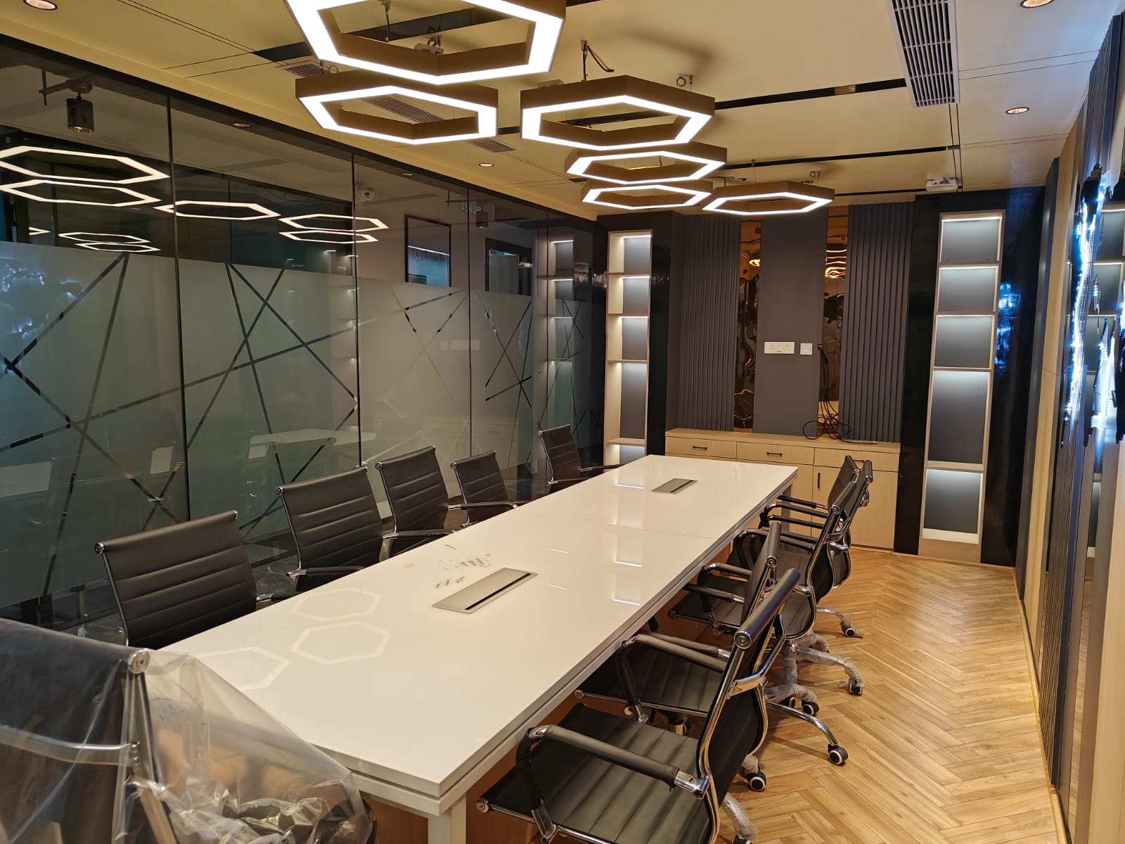 CO-OFFIZ: Coworking Space in Noida Sec-63 10
