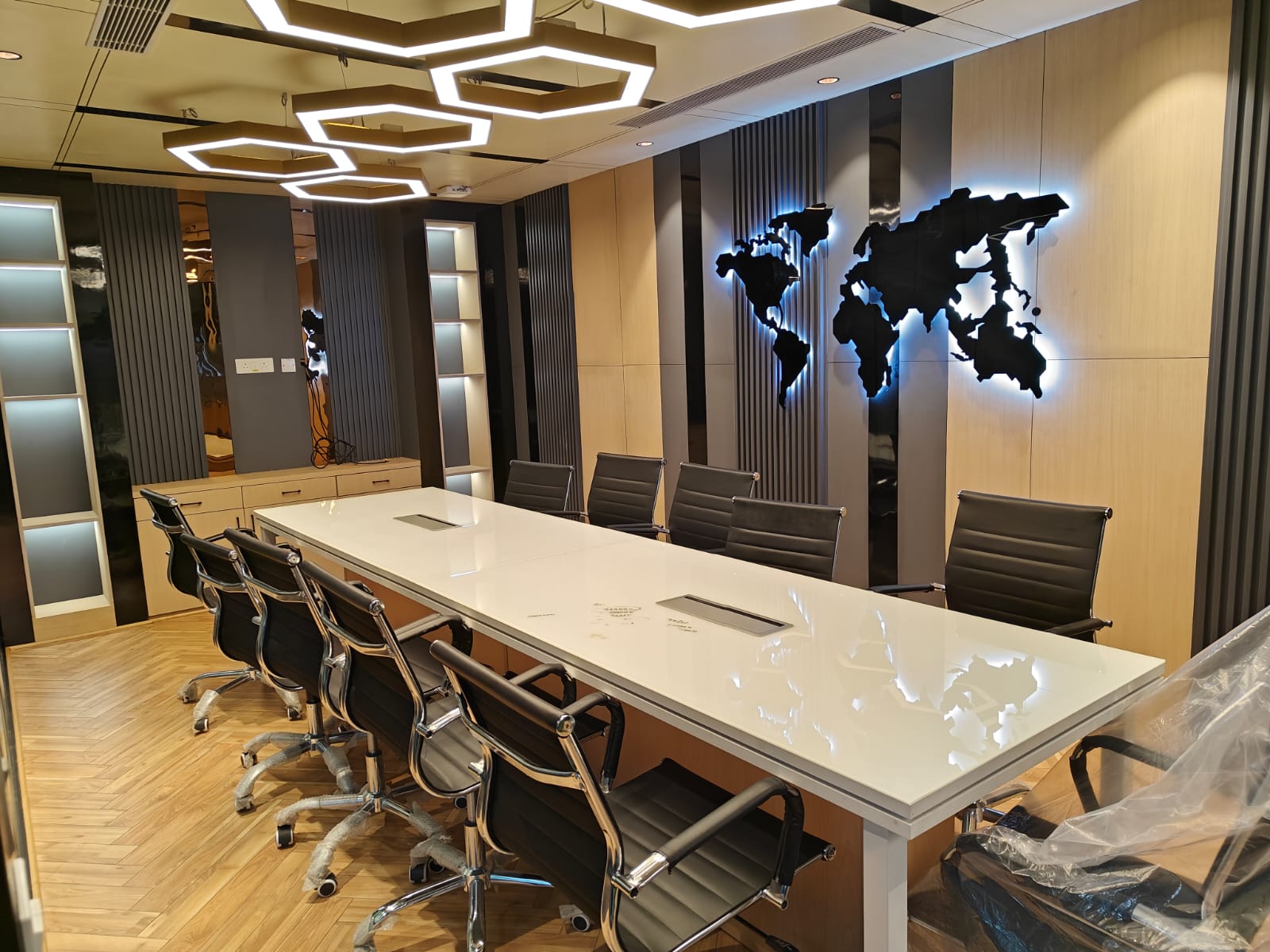CO-OFFIZ: Coworking Space in Noida Sec-63 9