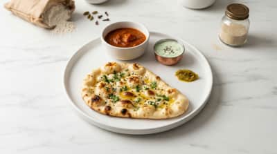 Domowe Naan: Puszyste Chlebki z Restauracyjnym Blaskiem