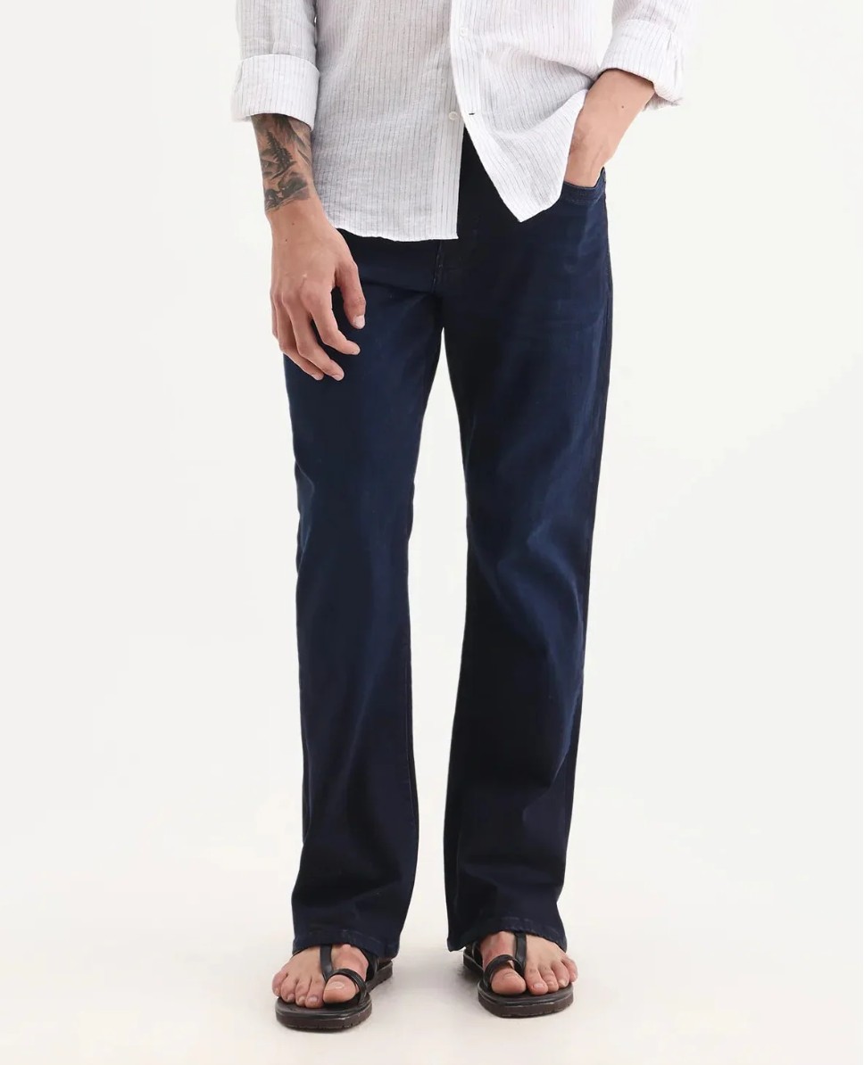 BOOTCUT FIT IN DARK WASH DENIM