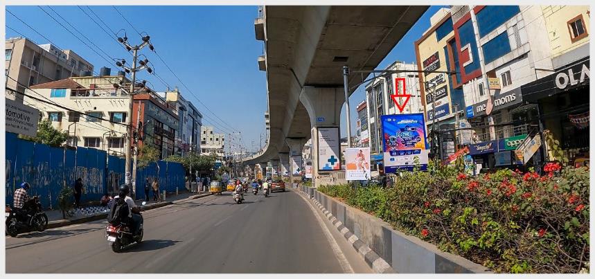 METRO CENTRE MEDIANS - HYD-CM-1722A - Kavuri Hills Happi Mobiles Store - Hoarding in Hyderabad, Telangana