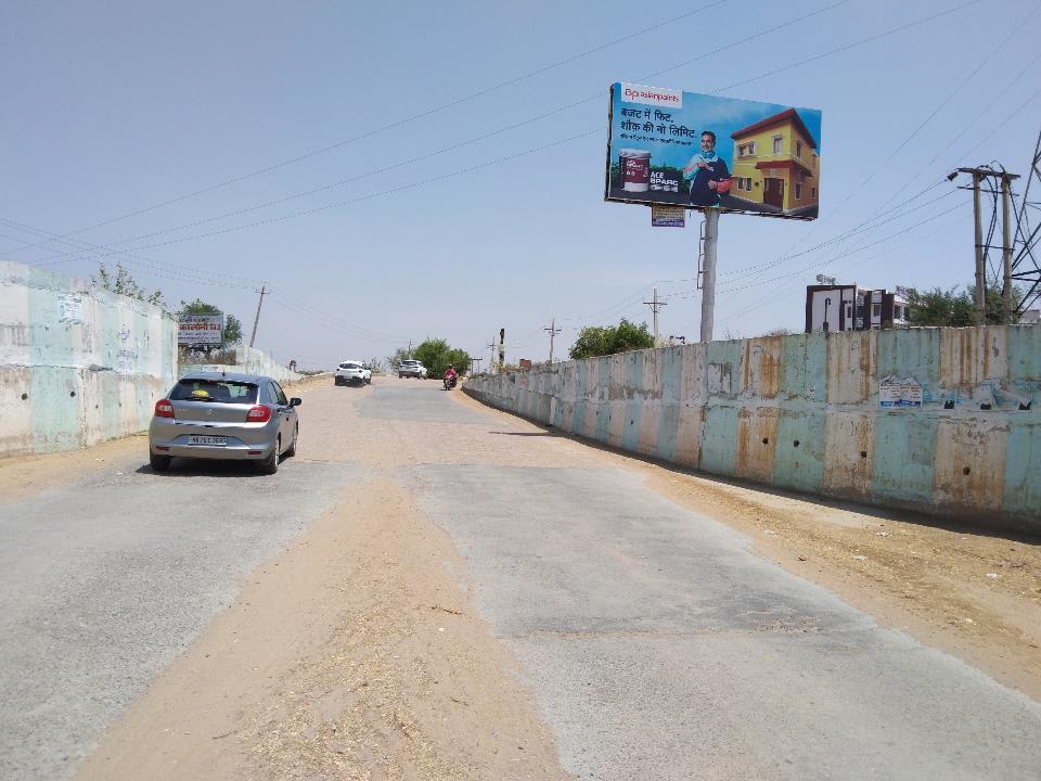 Unipole - Near yudvansi School - Unipole in Satnali, Haryana