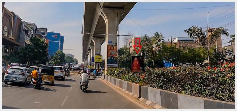 METRO CENTRE MEDIANS - HYD-CM-1586A - Mirrors Saloon