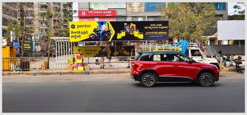 BQSMETROHYD-38 - Metro Bus Shelter - JNTU - Infront of Vikram Hospital - 2