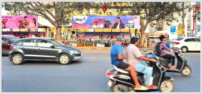 BQSMETROHYD-138 - Metro Bus Shelter - Kothapet,Infront of Westside, Towards L B Nagar