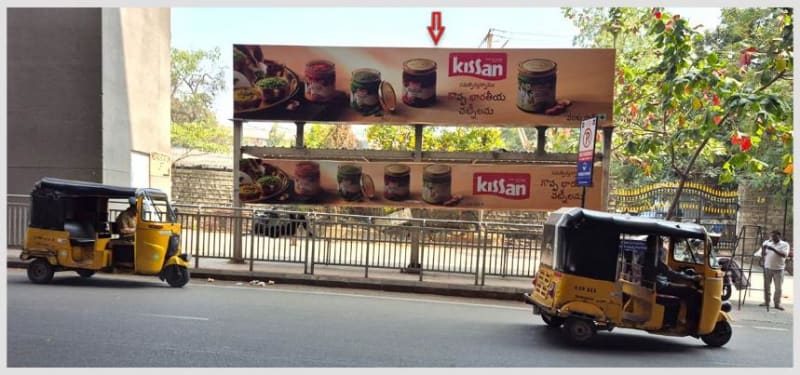 BQSMETROHYD-161 - Metro Bus Shelter - Secunderabad East Opp. Rathifile Bus Station - 2