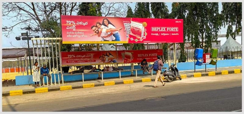 BQSMETROHYD-73 - Metro Bus Shelter - Infront of Parade Grounds