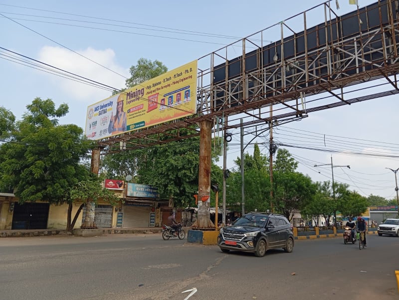 GENTRY - NEAR CHAUPATI