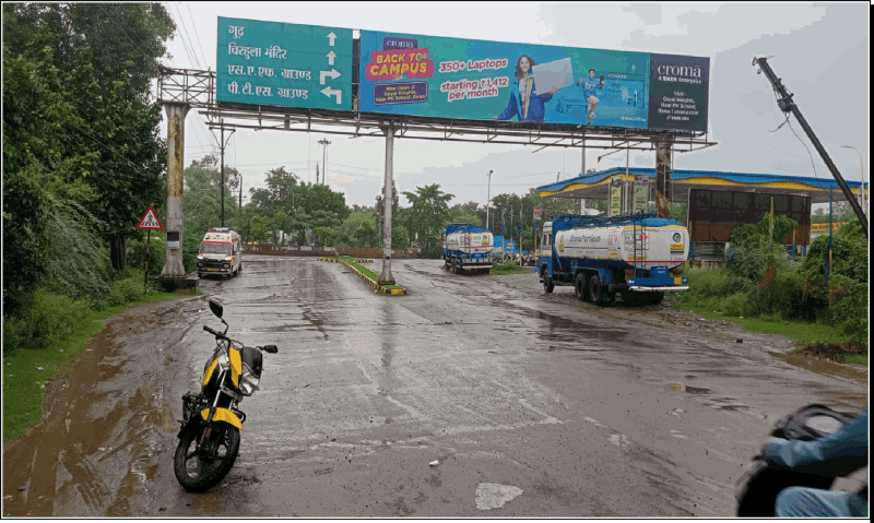 Gantry - SAF CHOWK - A FACING JHANKAR TALKIES