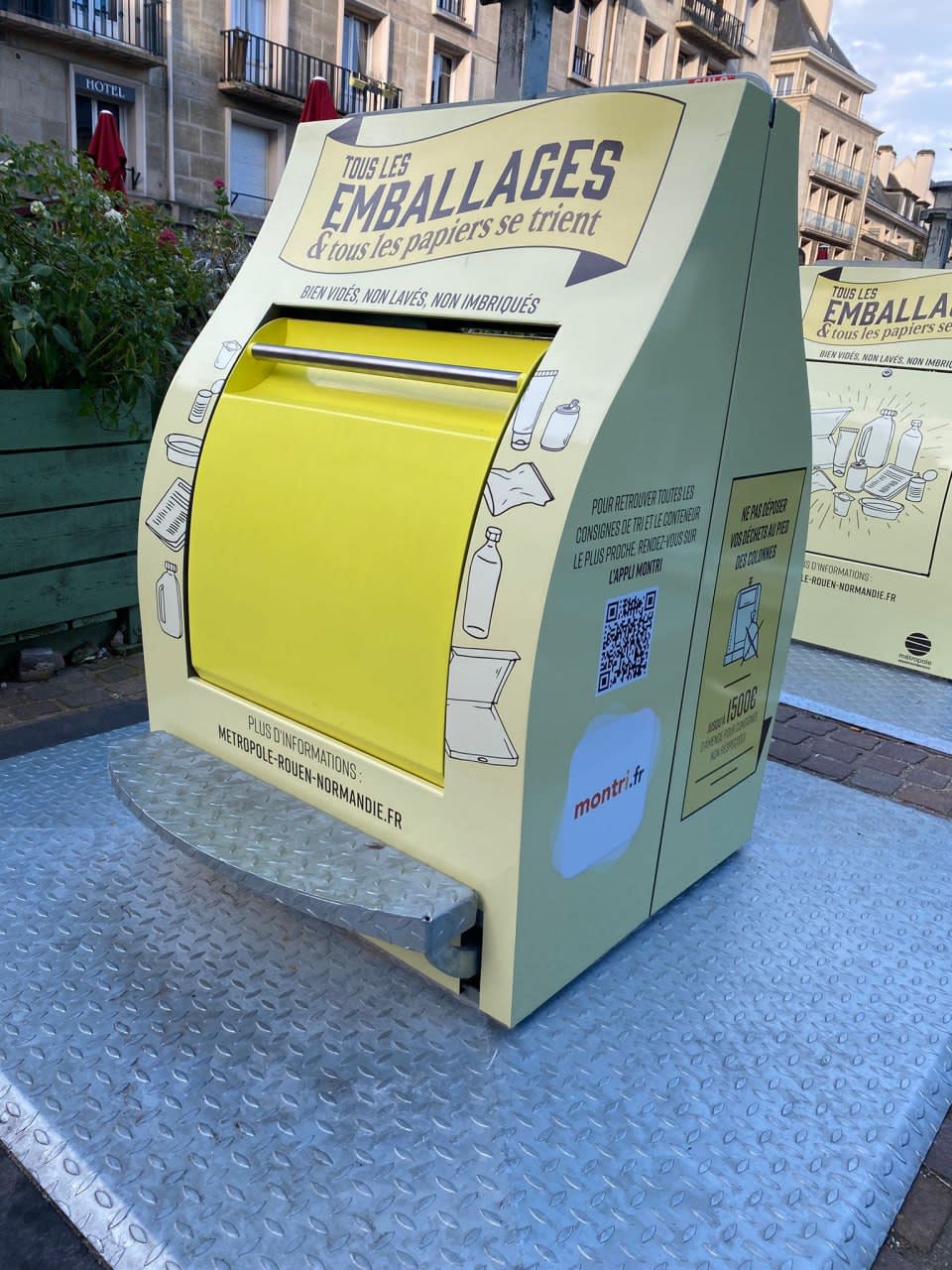 Optimisez votre mobilier urbain avec le total covering