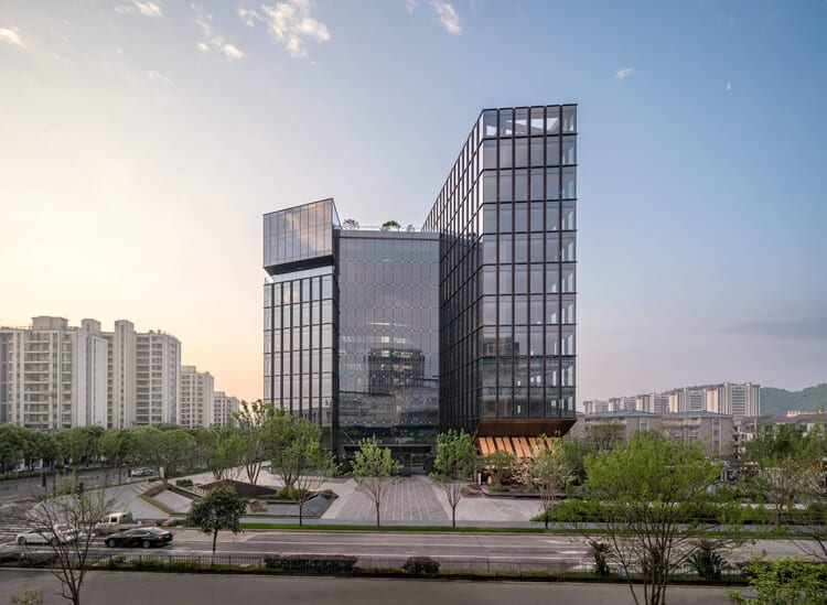 Tiansong Headquarters : Un Modèle d'Intégration Urbaine et de Signalétique Innovante