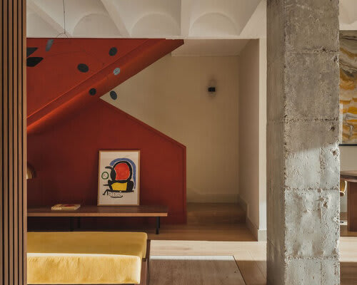 L'alliance du microciment rouge et du marbre onyx : une nouvelle tendance dans l'architecture intérieure