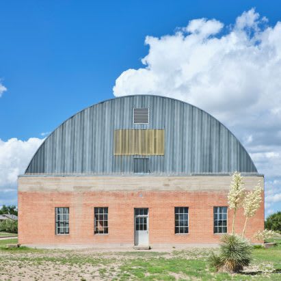 Restauration des Sheds d'Artillerie : Un projet emblématique à Marfa