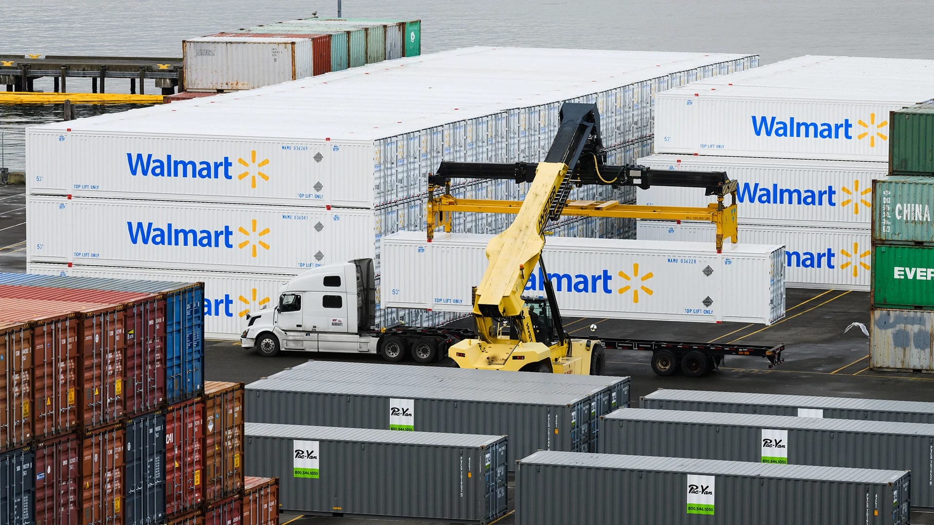 Walmart cible une clientèle lucrative : Au-delà des courses et des fournitures scolaires