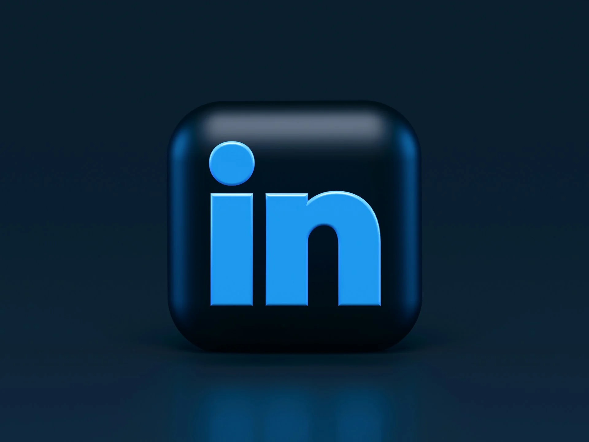 LinkedIn : Un Réseau Professionnel ou un Terrain de Rencontre ?