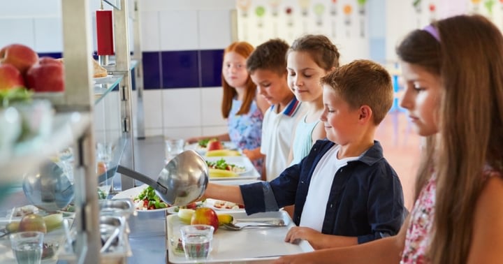 Une nouvelle législation du New Jersey pour améliorer l'accès aux repas subventionnés dans les écoles