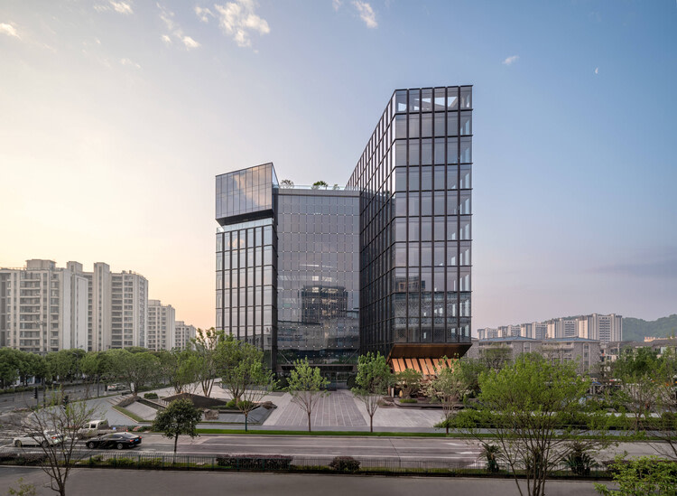 Tiansong Headquarters : Un Modèle d'Intégration Urbaine et de Signalétique Innovante