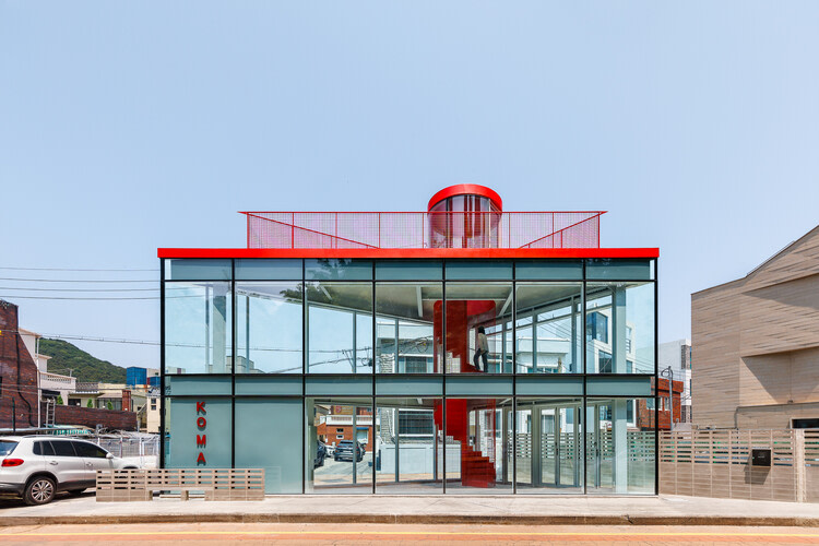 Koma : Un nouvel espace commercial qui redéfinit l'architecture urbaine