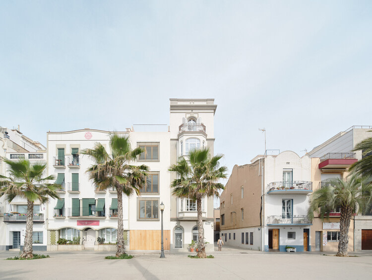 Casa PR21 : Une harmonie architecturale entre lumière et espace