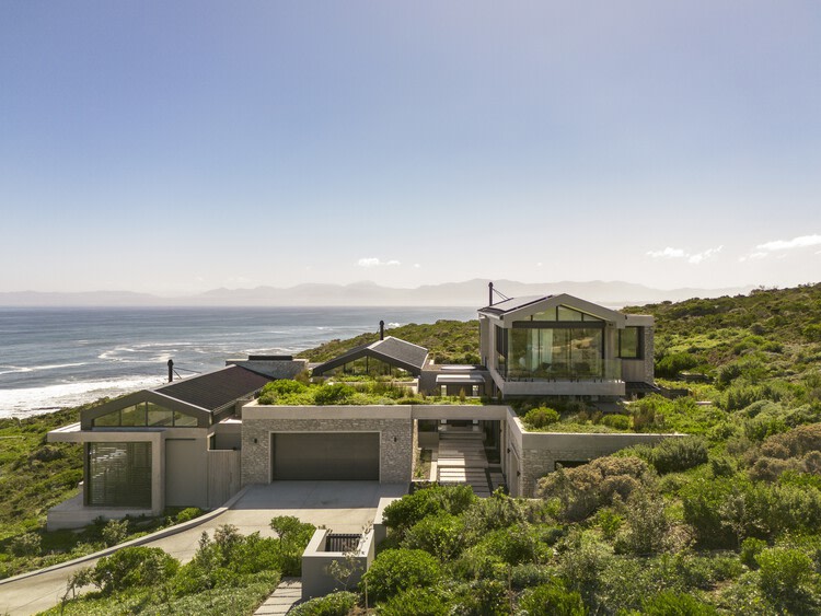 Une maison contemporaine en harmonie avec son environnement : un exemple à suivre