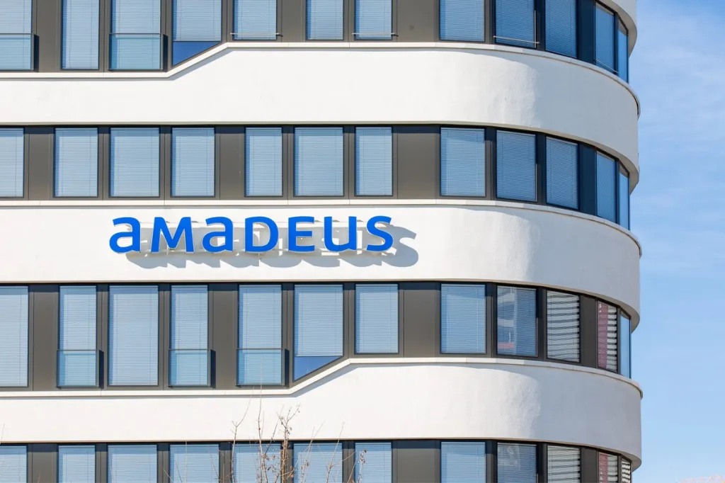 Amadeus Connecte la Technologie Voyage à Claude : Une Révolution en Cours