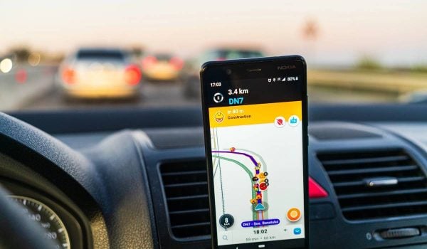 Waze introduit des détours sponsorisés dans ses itinéraires