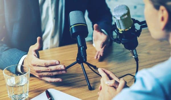 L'Arcom envisage de nouvelles règles pour les interviews politiques sur YouTube et les podcasts