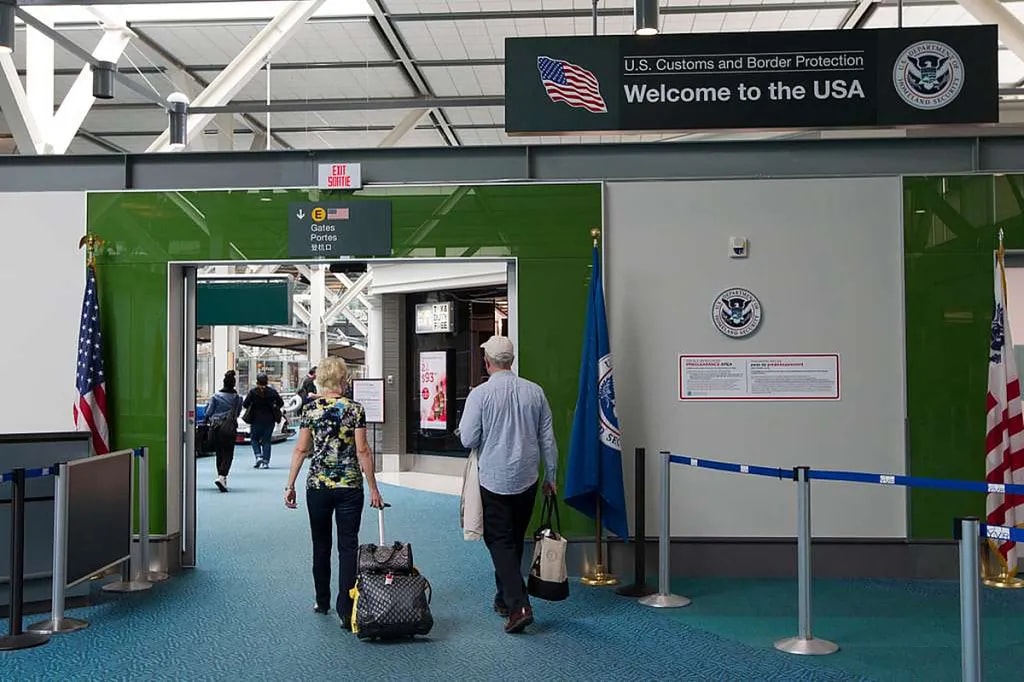 Les voyages canadiens vers les États-Unis augmentent pour le sixième mois consécutif, mais restent bien en deçà des niveaux de 2024