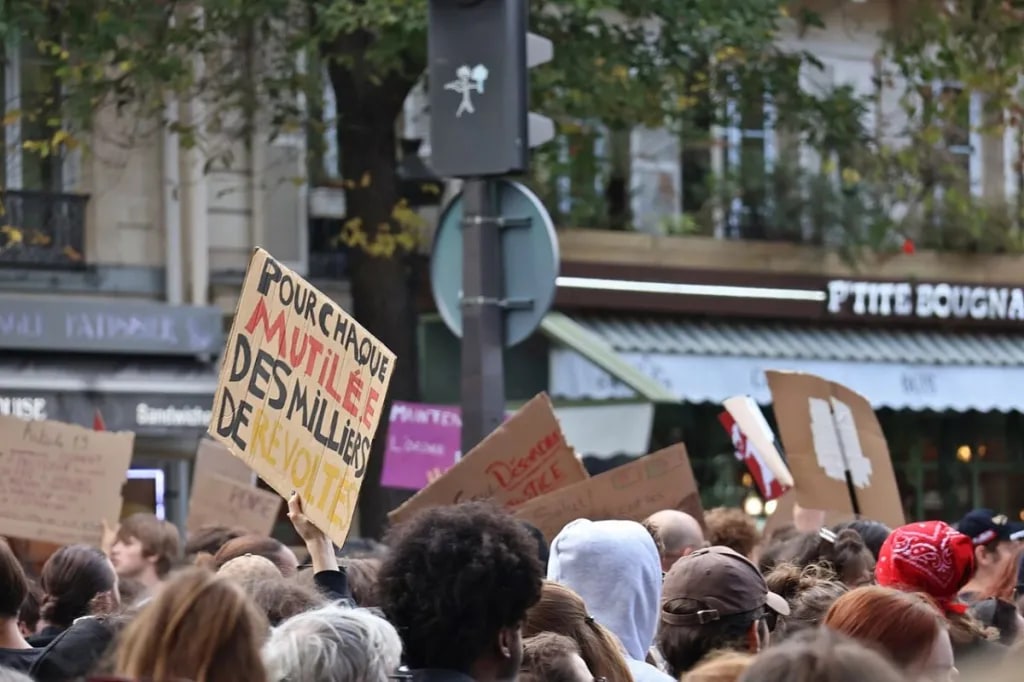 Des manifestations en France entraînent des avertissements de voyage