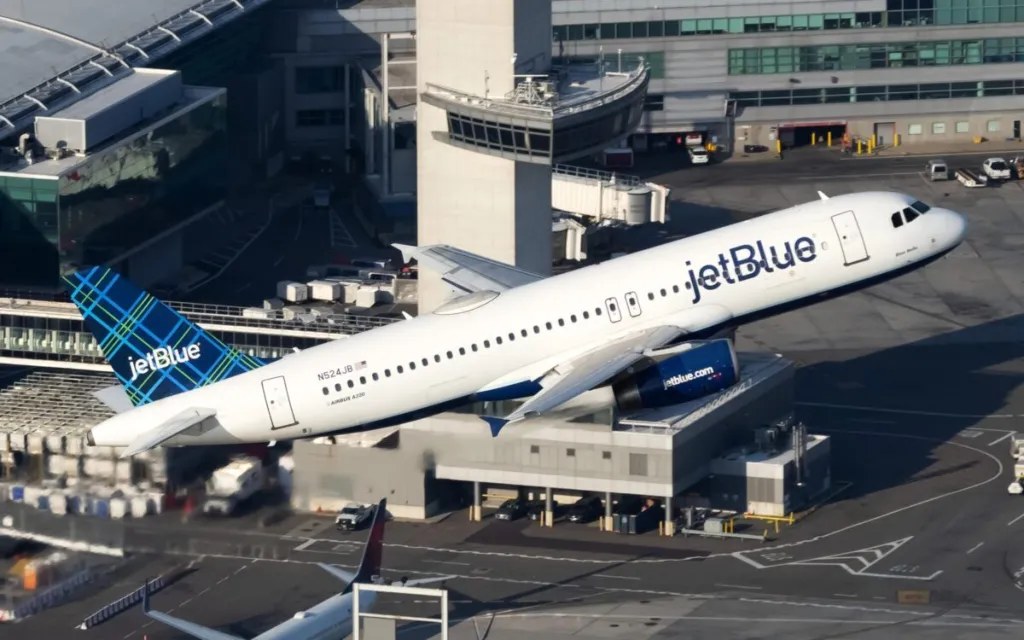 Les actions de JetBlue rebondissent après la confirmation de ses objectifs de bénéfices pour 2027